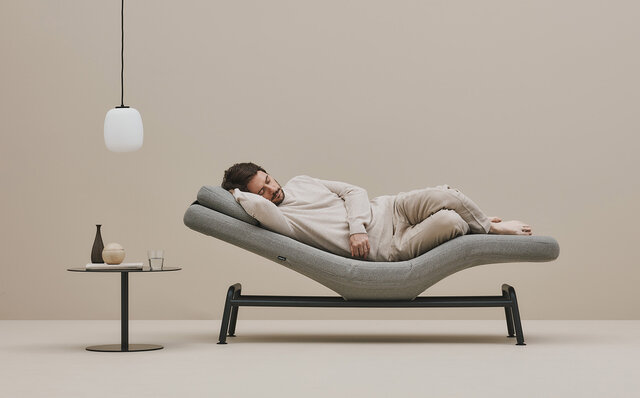 ベンチ、寝椅子、ラウンジチェアと形状が変化。多機能ソファベンチ「BARS」｜&MEDICAL