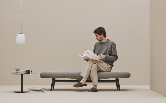 ベンチ、寝椅子、ラウンジチェアと形状が変化。多機能ソファベンチ「BARS」｜&MEDICAL