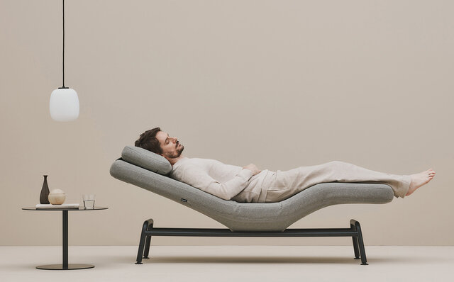 ベンチ、寝椅子、ラウンジチェアと形状が変化。多機能ソファベンチ「BARS」｜&MEDICAL