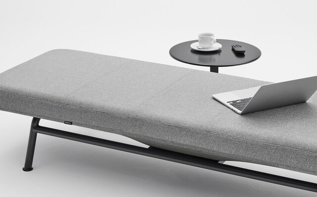 ベンチ、寝椅子、ラウンジチェアと形状が変化。多機能ソファベンチ「BARS」｜&MEDICAL