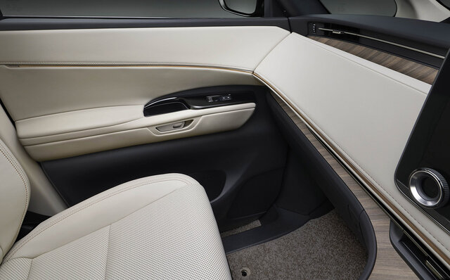 ショーファードリブンに特化したラグジュアリーMPV「レクサス LM」が発売|LEXUS ショーファードリブンに特化したラグジュアリーMPV「レクサス LM」が発売|LEXUS