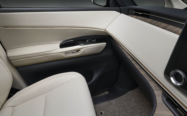 ショーファードリブンに特化したラグジュアリーMPV「レクサス LM」が発売|LEXUS ショーファードリブンに特化したラグジュアリーMPV「レクサス LM」が発売|LEXUS