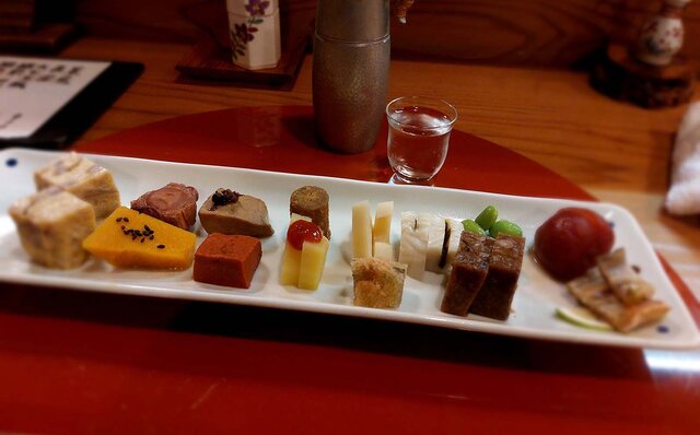 連載エッセイ|#ijichimanのぼやき「味わい深い魅力があふれる、現金払いだけのこだわりを貫く昔ながらの飲み屋」 連載エッセイ|#ijichimanのぼやき「味わい深い魅力があふれる、現金払いだけのこだわりを貫く昔ながらの飲み屋」