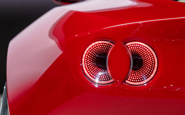 マツダがPHEVのコンパクトスポーツカーコンセプトを世界初披露｜MAZDA 