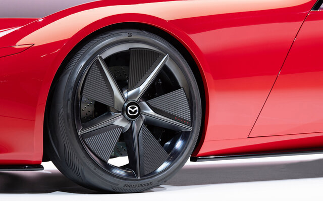 マツダがPHEVのコンパクトスポーツカーコンセプトを世界初披露｜MAZDA 
