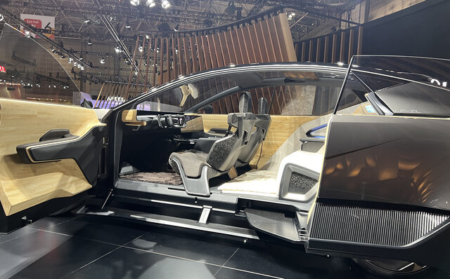 “クルマ屋レクサス”のビジョンを示した2台のBEVコンセプトモデルを世界初披露｜LEXUS