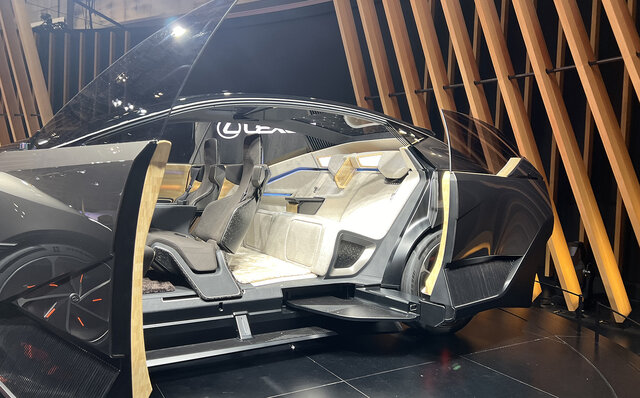 “クルマ屋レクサス”のビジョンを示した2台のBEVコンセプトモデルを世界初披露｜LEXUS