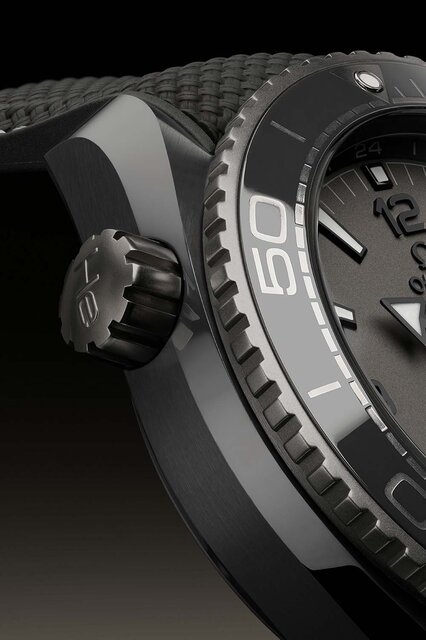 セラミック製の新作「シーマスター プラネットオーシャン ダークグレー」｜OMEGA