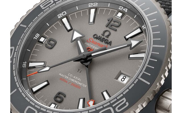 セラミック製の新作「シーマスター プラネットオーシャン ダークグレー」｜OMEGA