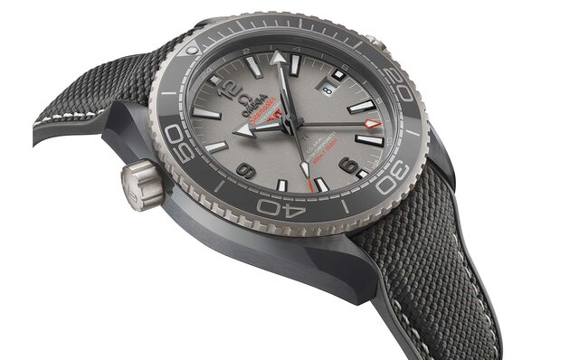 セラミック製の新作「シーマスター プラネットオーシャン ダークグレー」｜OMEGA