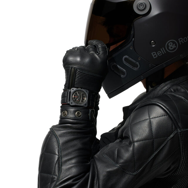 オートバイ計器の特別なデザインを採用した新作「BR 03-94 BLACKTRACK」｜Bell & Ross