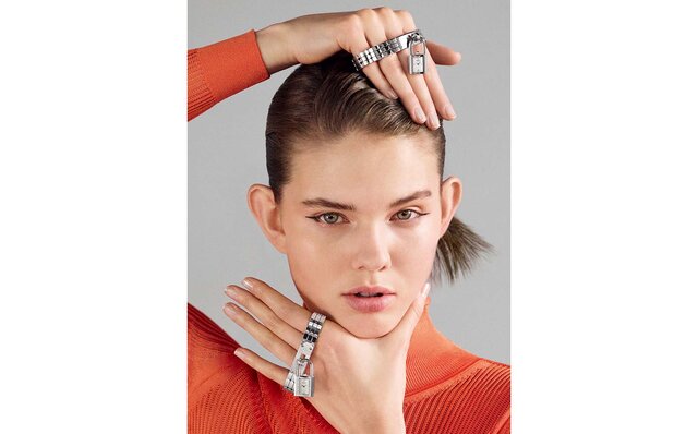 エルメス2023AW新作「H08」「ケリー」鮮やかに輝くウオッチを展開|HERMÈS エルメス2023AW新作「H08」「ケリー」鮮やかに輝くウオッチを展開|HERMÈS