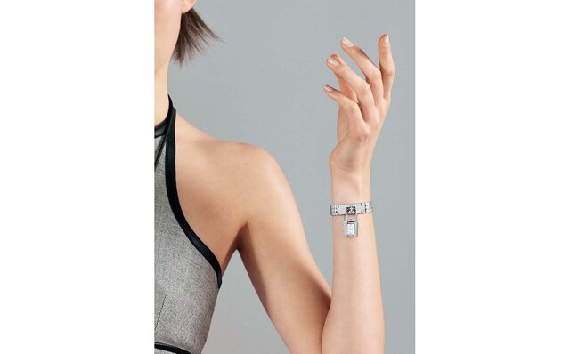 エルメス2023AW新作「H08」「ケリー」鮮やかに輝くウオッチを展開|HERMÈS エルメス2023AW新作「H08」「ケリー」鮮やかに輝くウオッチを展開|HERMÈS