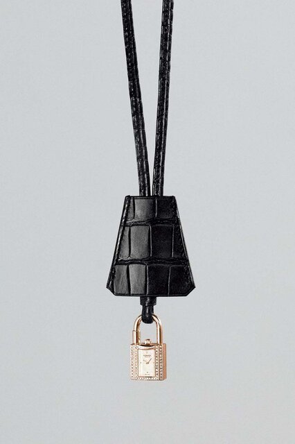 エルメス2023AW新作「H08」「ケリー」鮮やかに輝くウオッチを展開｜HERMÈS