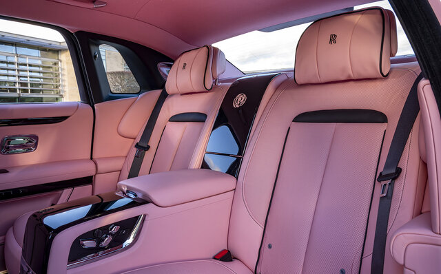大胆なカラーを纏うロールス・ロイスのビスポークモデルを東京で披露|ROLLS-ROYCE 大胆なカラーを纏うロールス・ロイスのビスポークモデルを東京で披露|ROLLS-ROYCE