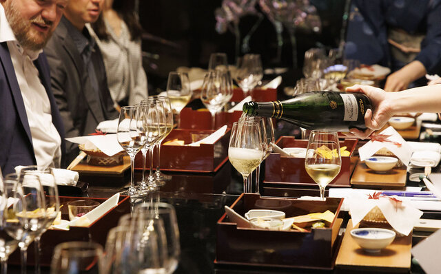 シャンパーニュで乾杯! それは幸せを確認し合うこと|Nicolas Feuillatte シャンパーニュで乾杯! それは幸せを確認し合うこと|Nicolas Feuillatte