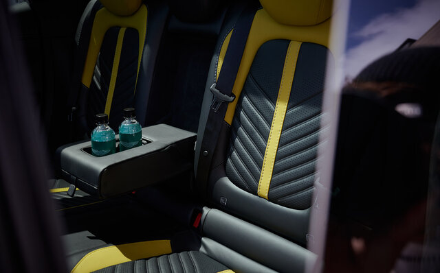 世界で最もパワフルなSUV「アストンマーティンDBX 707」に北海道で試乗｜Aston Martin