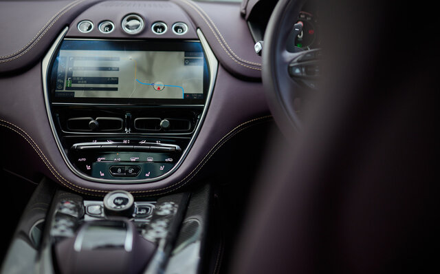 世界で最もパワフルなSUV「アストンマーティンDBX 707」に北海道で試乗｜Aston Martin