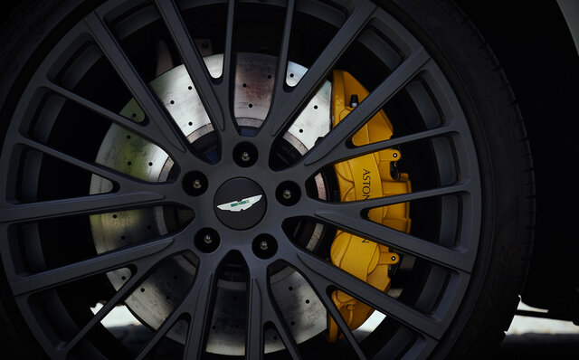 世界で最もパワフルなSUV「アストンマーティンDBX 707」に北海道で試乗｜Aston Martin