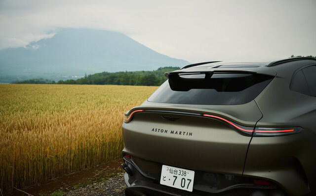 世界で最もパワフルなSUV「アストンマーティンDBX 707」に北海道で試乗｜Aston Martin