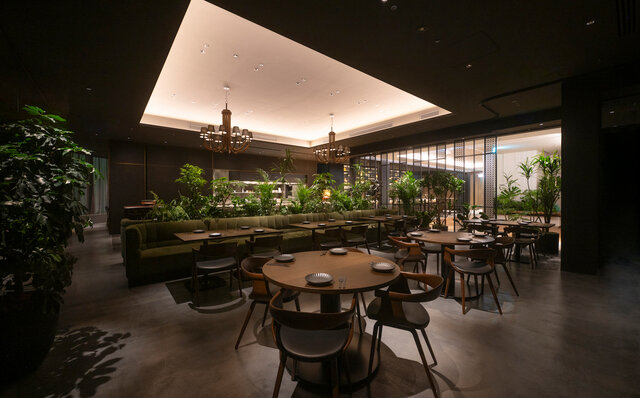 麻布台ヒルズに話題のタイ料理が初上陸。カジュアルラインの「SAAWAAN BISTRO」|EAT 麻布台ヒルズに話題のタイ料理が初上陸。カジュアルラインの「SAAWAAN BISTRO」|EAT