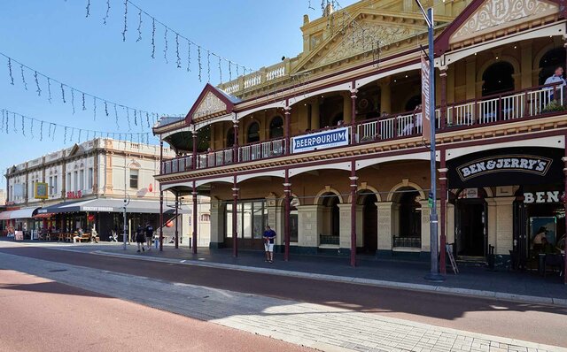 ロットネスト島で、世界一幸せな動物“クオッカ”に恋をした|TRAVEL ロットネスト島で、世界一幸せな動物“クオッカ”に恋をした|TRAVEL