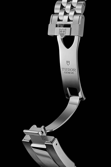 大胆なピンクダイアルが目を惹く新作「ブラックベイ クロノ ピンク」発表｜TUDOR