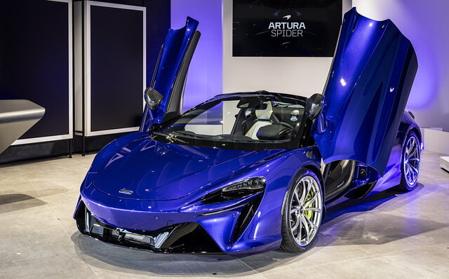 マクラーレン初のハイパフォーマンス ハイブリッド コンバーチブル「アルトゥーラ スパイダー」が日本上陸