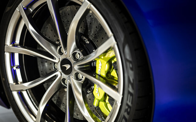 マクラーレン初のハイパフォーマンス ハイブリッド コンバーチブル「アルトゥーラ スパイダー」が日本上陸