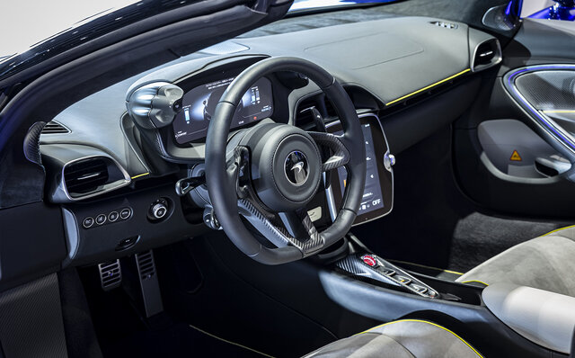 マクラーレン初のハイパフォーマンス ハイブリッド コンバーチブル「アルトゥーラ スパイダー」が日本上陸