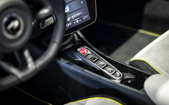 マクラーレン初のハイパフォーマンス ハイブリッド コンバーチブル「アルトゥーラ スパイダー」が日本上陸