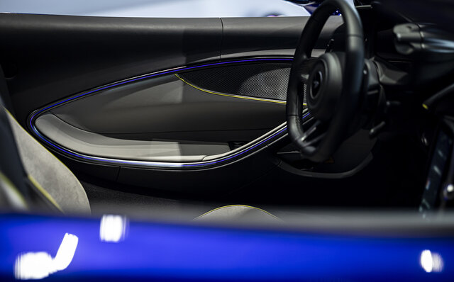 マクラーレン初のハイパフォーマンス ハイブリッド コンバーチブル「アルトゥーラ スパイダー」が日本上陸