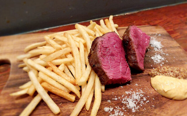 連載エッセイ|#ijichimanのぼやき「-美味しいのは大前提、大事なのは“間”と“距離感”- ひとりで行きたくなるお店」 連載エッセイ|#ijichimanのぼやき「-美味しいのは大前提、大事なのは“間”と“距離感”- ひとりで行きたくなるお店」