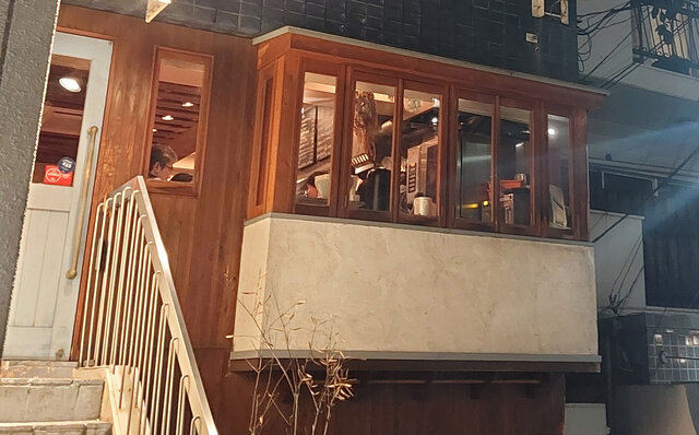 連載エッセイ|#ijichimanのぼやき「-美味しいのは大前提、大事なのは“間”と“距離感”- ひとりで行きたくなるお店」 連載エッセイ|#ijichimanのぼやき「-美味しいのは大前提、大事なのは“間”と“距離感”- ひとりで行きたくなるお店」