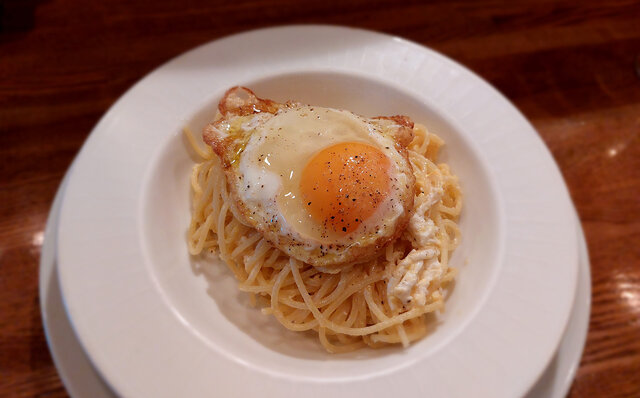 連載エッセイ|#ijichimanのぼやき「-美味しいのは大前提、大事なのは“間”と“距離感”- ひとりで行きたくなるお店」 連載エッセイ|#ijichimanのぼやき「-美味しいのは大前提、大事なのは“間”と“距離感”- ひとりで行きたくなるお店」