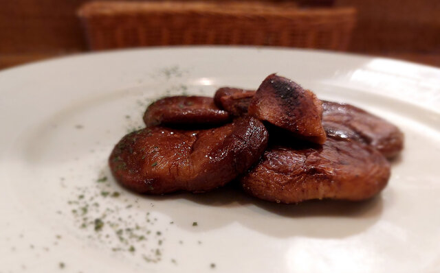 連載エッセイ|#ijichimanのぼやき「-美味しいのは大前提、大事なのは“間”と“距離感”- ひとりで行きたくなるお店」 連載エッセイ|#ijichimanのぼやき「-美味しいのは大前提、大事なのは“間”と“距離感”- ひとりで行きたくなるお店」