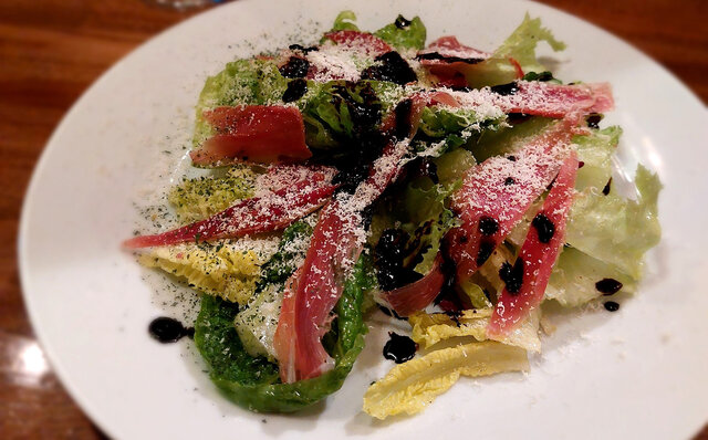 連載エッセイ|#ijichimanのぼやき「-美味しいのは大前提、大事なのは“間”と“距離感”- ひとりで行きたくなるお店」 連載エッセイ|#ijichimanのぼやき「-美味しいのは大前提、大事なのは“間”と“距離感”- ひとりで行きたくなるお店」