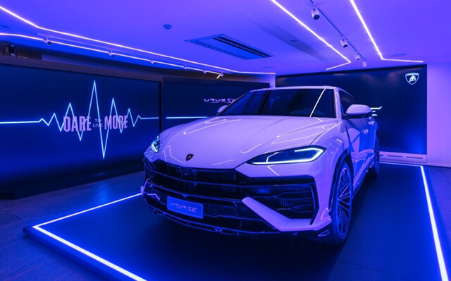 システム最高出力800ps──ランボルギーニ初となるPHEVスーパーSUV「ウルスSE」が日本上陸｜Lamborghini
