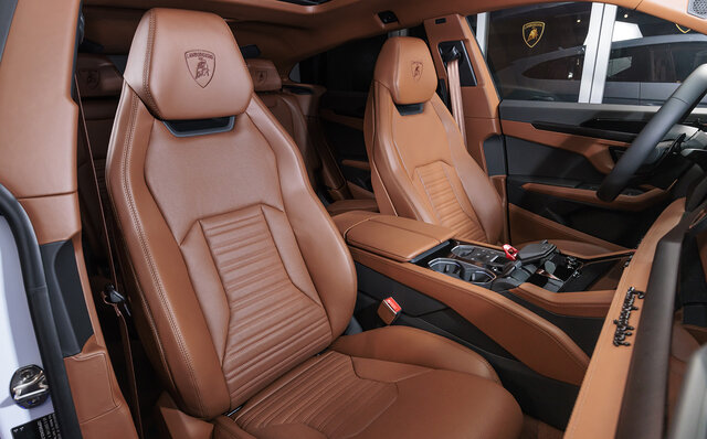 システム最高出力800ps──ランボルギーニ初となるPHEVスーパーSUV「ウルスSE」が日本上陸｜Lamborghini