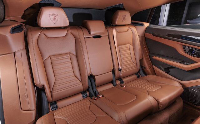 システム最高出力800ps──ランボルギーニ初となるPHEVスーパーSUV「ウルスSE」が日本上陸｜Lamborghini