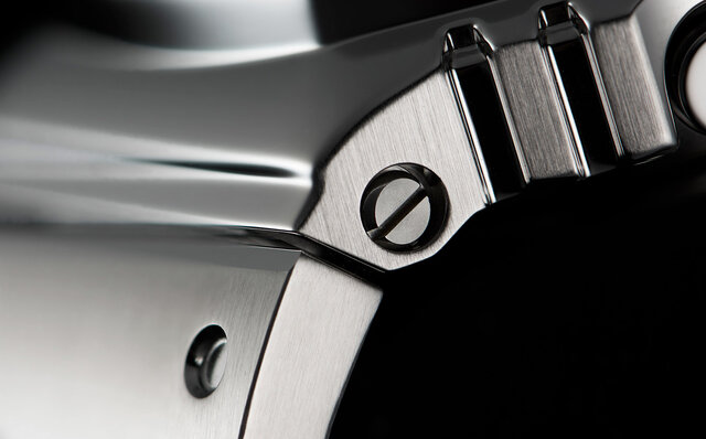 シンプルかつアイコニック！　フルメタル外装をさらりと楽しむ大人のG-SHOCK｜CASIO