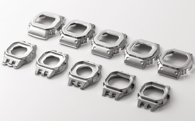 シンプルかつアイコニック！　フルメタル外装をさらりと楽しむ大人のG-SHOCK｜CASIO