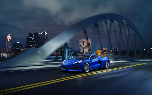 コルベットもついに電動化へ──ハイブリッドAWDモデル「シボレー コルベット E-Ray」がデビュー｜Chevrolet