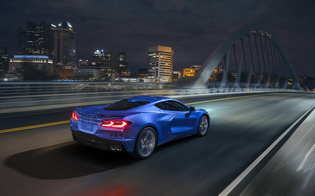 コルベットもついに電動化へ──ハイブリッドAWDモデル「シボレー コルベット E-Ray」がデビュー｜Chevrolet