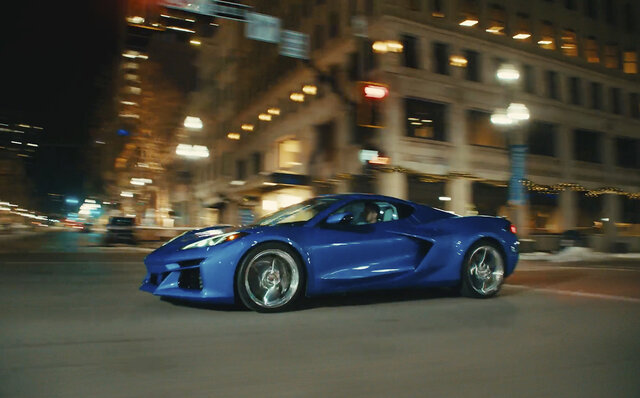 コルベットもついに電動化へ──ハイブリッドAWDモデル「シボレー コルベット E-Ray」がデビュー｜Chevrolet