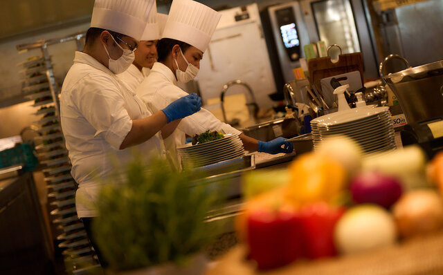 南仏にトリップ。モエ・エ・シャンドンで楽しむサマーナイトイベント「 Soirée Blanche ～ソワレ ブランシュ～ 」｜MOËT & CHANDON