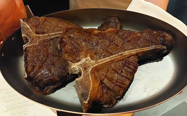 刻々と移ろう東京タワービューとエネルギッシュなライブキッチンに魂が心地よく揺さぶられる体験を｜JANU TOKYO