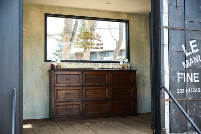 緑の中で見つける香りの記憶。 Le Labo on  Wheelsが軽井沢に停車中