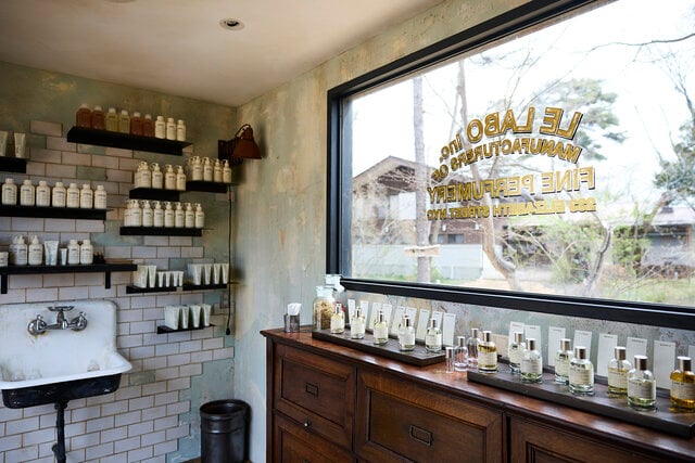 緑の中で見つける香りの記憶。 Le Labo on  Wheelsが軽井沢に停車中