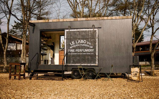 緑の中で見つける香りの記憶。 Le Labo on  Wheelsが軽井沢に停車中